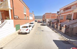Casa adossada a Gañanes 13. Se vende casa adosada okupa en tomelloso ciudad real.