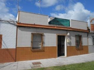 Casa a Huelva-isla cristina 11. Se vende casa independiente okupada en carretera huelvaisla cris