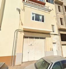 Casa adosada en Mercedes la 11. Se vende casa adosada okupada en arrecife las palmas.
