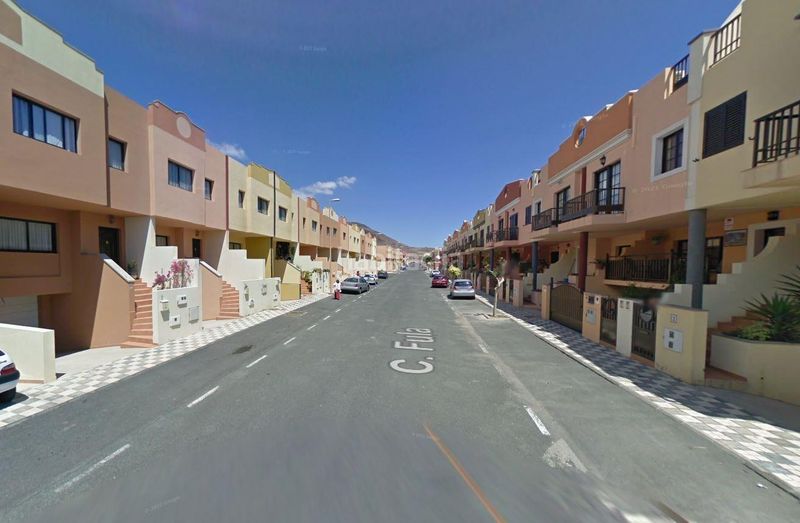 Foto dc696f60-bcb2-4f2f-8593-d63721830658. Casa adossada a fula a Playa de Arinaga Agüimes
