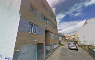 Pis a Francisco de quevedo 6. Se vende piso okupado en ingenio las palmas.