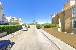 Flat  Hinojo. Se vende piso okupa en estepona málaga.