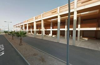 Appartement à Viena 20. Se vende piso okupa en calle creta 4 de lorca murcia.