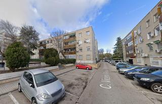 Piso  Rio manzanares. Se vende piso okupa en valdemoro madrid.