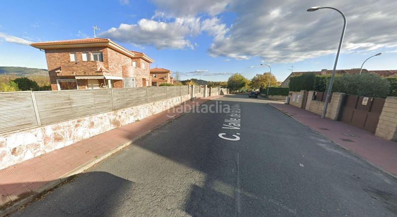 Foto 9194a407-7a22-4fd9-867e-c06cc4da02b1. Casa adossada amb aparcament a Guadarrama