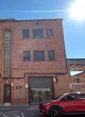 Nau industrial a Mig del 123. Se vende nave okupada en hospitalet de llobregat barcelona.
