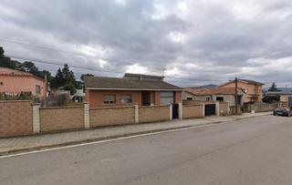 Casa a Serra burgues 10. Se vende casa okupa en avenida serra burgues 10 en la torre de c