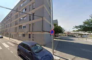Piso en Begonia 8. Se vende piso okupa en edificio begoña 8 de tarragona tarragona.