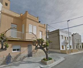 House in Colom 44. Casa okupada en venta en deltebre