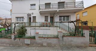 Appartement à Om. Se vende piso okupado en calle om de esparraguera barcelona.