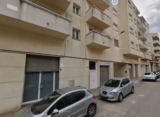 Pis a Salvador segui 29. Se vende piso okupa en calle salvador seguí 29 de vilafranca del