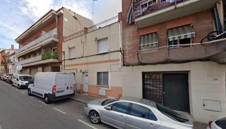 Pis a Madrid 36. Se vende piso okupa en calle barcelona 11 semisótano 11 de rubí