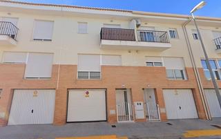 Pis a Pau de la 5. Se vende piso con garaje okupa en calle de la pau 5 de montserra
