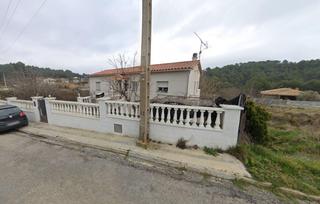 Maison à Torrelles 18. Se vende casa independiente okupa en avenida torrelles 18 de el
