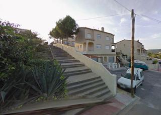 Maison jumelée à Alzines 17. Se vende casa adosada okupa en calle alzines 17 de la pobla de c