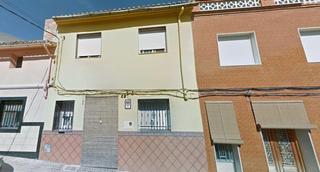 Pis a Calvari 28. Se vende piso okupa en calvari de lènova valencia.