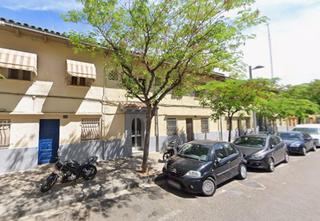 Casa adossada a Lluis millet 29. Se vende casa adosada okupa en calle lluis millet 29 de lleida l
