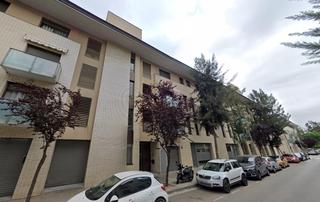 Pis  Girones. Se vende piso alquilado en calle gironès de cornellà de llobrega