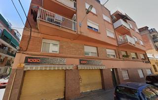Pis  Iscle soler. Se vende piso alquilado en calle iscle soler de cornellà de llob