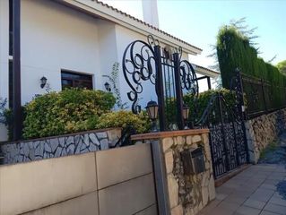 Casa a Lluis bonet i gari 1. Se vende residencial okupado en calle lluis bonet i gari de arge