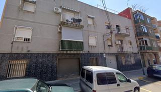 Pis a Bonavista. Se vende piso okupa en calle vintiun 75 de tarragona tarragona.