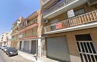 Pis a Bonavista. Se vende piso okupa en calle dos 51 de tarragona tarragona.