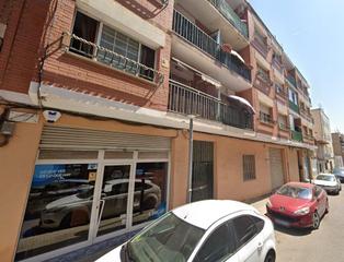 Pis a Bonavista. Se vende piso okupa en calle cinc 58 barrio bonaví de tarragona
