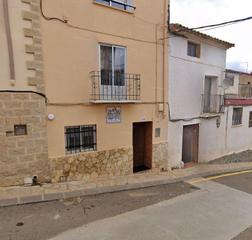 Casa a Aguarón. Se vende casa independiente okupa en calle codos 12 de aguarón z
