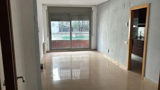 Pis a Carrer dr aymerich i gilaberto, 2. Se vende piso okupado en rúa doctor aymerich gilaberto 2 terrass