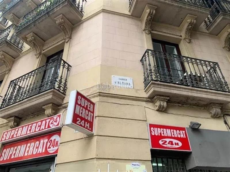 Foto 33960a23-ee4e-4379-aafd-d60ce3d856da. Local comercial se vende piso okupado en La Nova Esquerra de l´Eixample Barcelona