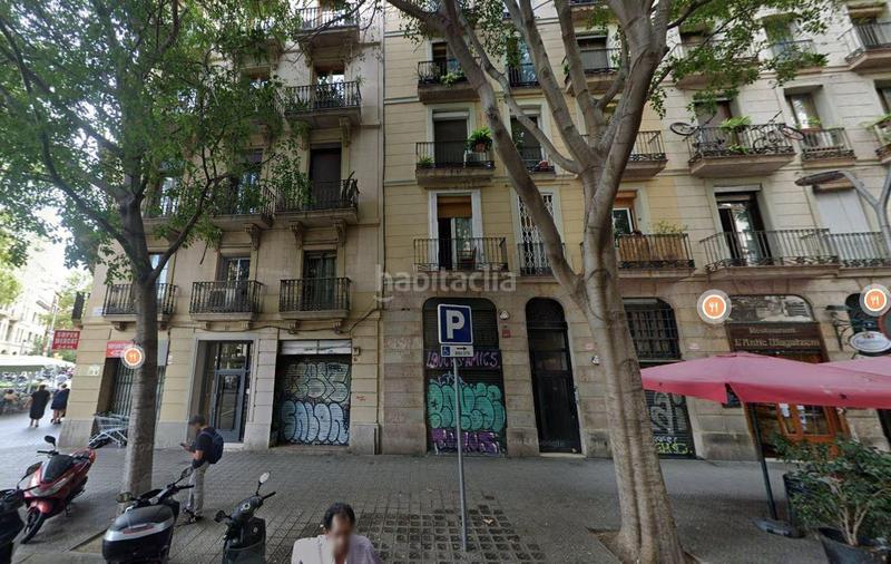 Foto 9ea221fe-3437-4ccb-85bc-7ecb9b6cd59f. Local comercial se vende piso okupado en La Nova Esquerra de l´Eixample Barcelona