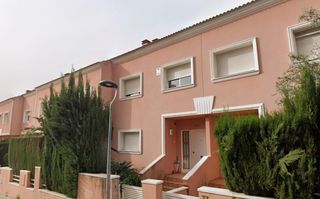 Haus in Garrotxa la 33. Venta de casa adosada okupada en calle la garrotxa nº 33 vendrel