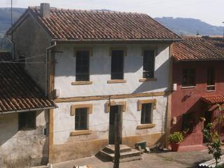 Haus  Ambas 22. Se vende casa okupada en villaviciosa asturias.