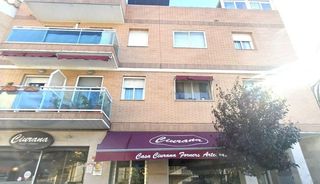 Appartement à Avenida av sra magdalena martorell 93. Se vende piso cesión de remate en c av sra.magdalena marto