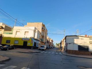 Reihenhaus in Calle calle alcalde bartolomé spottorno 45. Se vende casa adosada okupa en c calle alcalde bartolomé sp