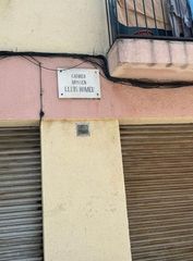 Piso en Carrer cl mn lluis romeu,3 esc 1 pl 3 pt 04 vic (barcelon. Se vende piso okupa en c mn lluis romeu 3 de vic, barcelona.