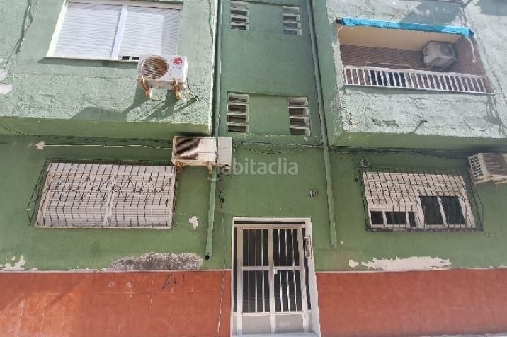 Foto 4fb502ab-5c5a-4c7e-9a53-8b25f5185512. Pis a calle galeon 10 a La Chanca - Pescadería Almería