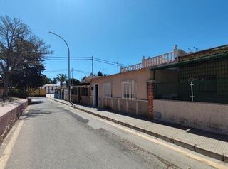 Reihenhaus in Alc cendra badia-v carida 4. Se vende casa adosada okupa en c alc.cendra badiav.carida 4