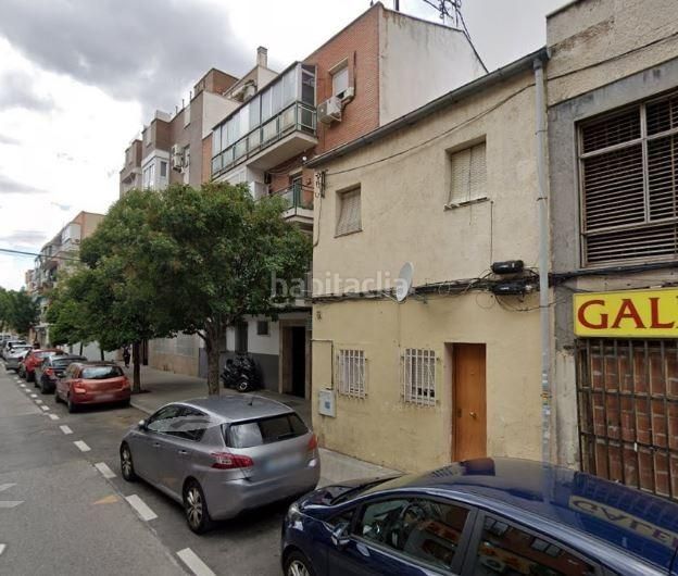 Foto f87a3f94-b2bf-4c08-a030-23d30d24ae1f. Pis a calle peironcely 30 a Entrevías Madrid