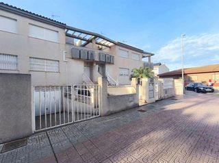 Casa adossada a Puerto pizarro-m marfagon 23. Se vende casa adosada okupada en rúa puerto pizarrom.marfagon nº