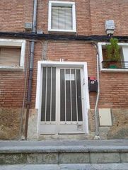 Flat in Camino camino de logroño 1. Se vende piso okupa en c camino de logroño 1 de estellaliz
