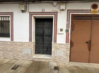 Pis a Calle hojiblanca. Se vende piso okupado en calle hojiblanca dos hermanas sevilla