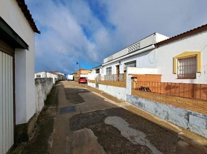 Foto 9f89591d-2a55-49f3-adeb-9cb30098e005. Casa adossada a calle tahona fleming 13 a Calañas