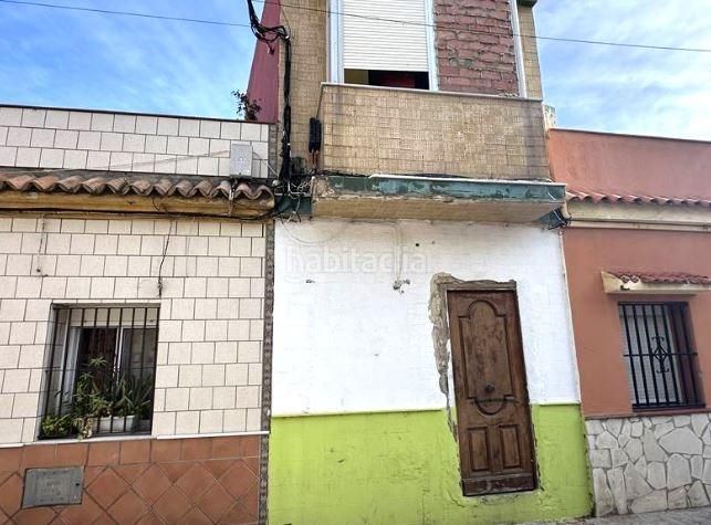 Foto 35c00557-ab4a-46ee-a99d-54b5137eba4d. Casa adossada a calle italia a San Pedro-Gabriel Miró-María Guerrero Línea de la Concepción (La)