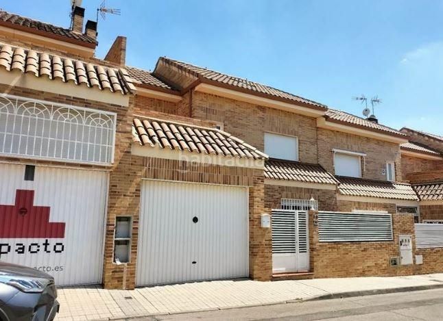 Foto 8c3f79d5-9e32-4fa7-8fd2-ed355fd04122. Casa adossada a calle ciudad real a Yuncos