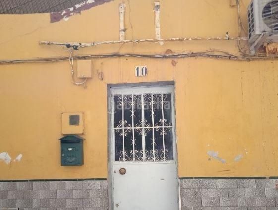Foto 0a61f774-d163-40f3-92b4-d78bf80e9158. Casa a calle lorenzo de cepeda a Amate Sevilla