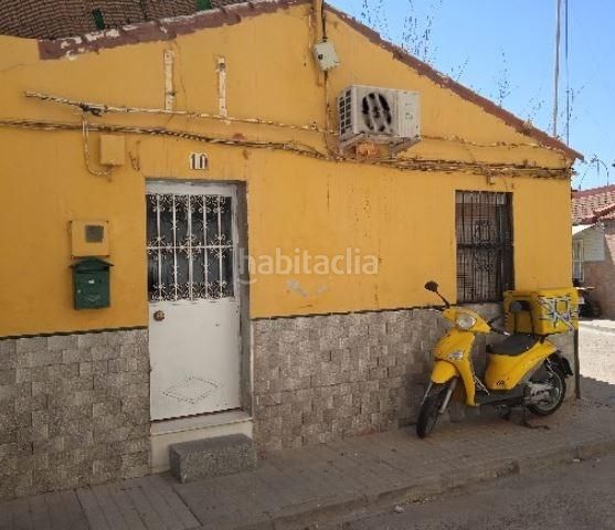 Foto 3b13991d-b205-4183-b99c-eb12fd0dc476. Casa a calle lorenzo de cepeda a Amate Sevilla