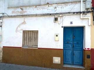 Casa adosada en Calle virgen de la salud. Se vende casa adosada okupada en virgen de la salud coria del rí