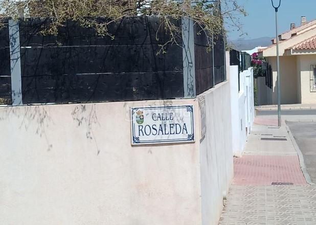 Foto 40f1a368-e108-4e84-9419-7c3c69764f10. Casa adossada a calle rosaleda a Turre