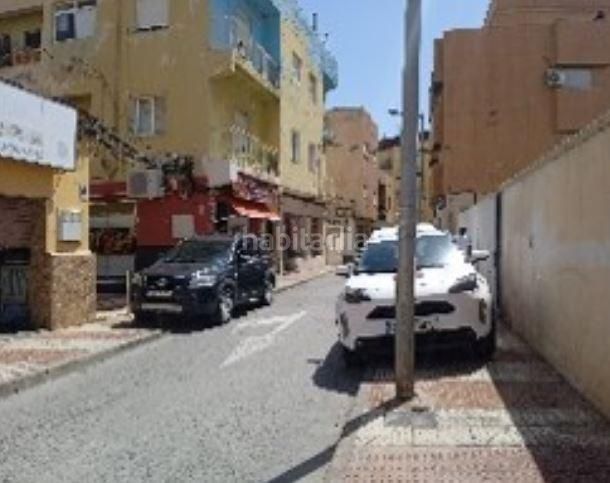 Foto 6ba23acd-f529-4575-a23d-285a59d20473. Pis a calle escalinata a La Chanca - Pescadería Almería